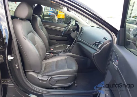 2017 Hyundai Elantra Limited z USA, uszkodzony, nr VIN KMHD84LFXHU332870